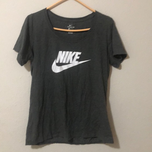 Nike tee - Picture 1 of 3